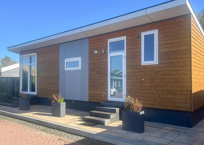 Stunning Home In Scherpenisse With Wifi